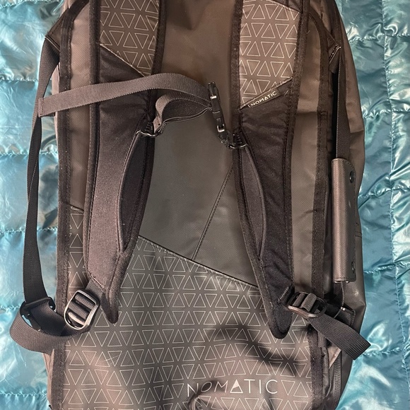Nomatic 40L Travel Bag - Black - Very Good Condition - Waist Straps -Washed - Picture 2 of 13